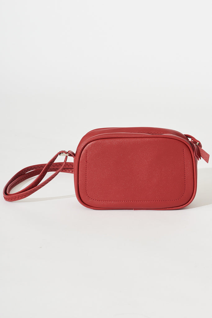 August + Delilah Filly Crossbody Bag In Red - front