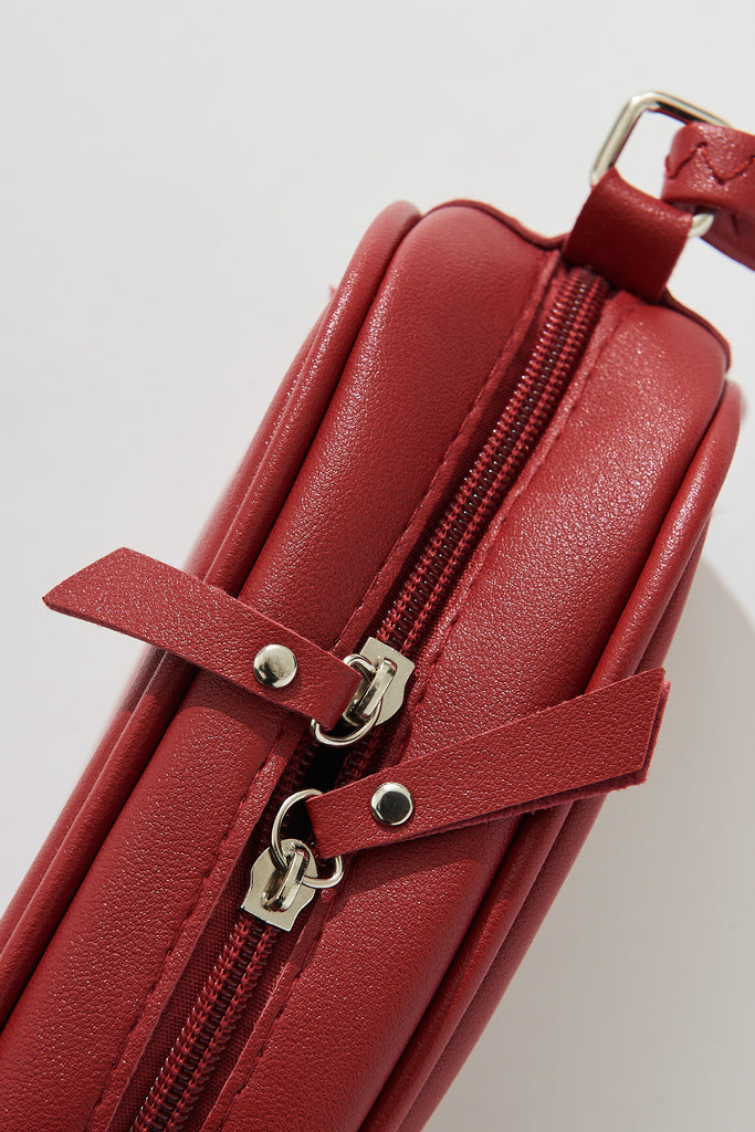 August + Delilah Filly Crossbody Bag In Red - detail