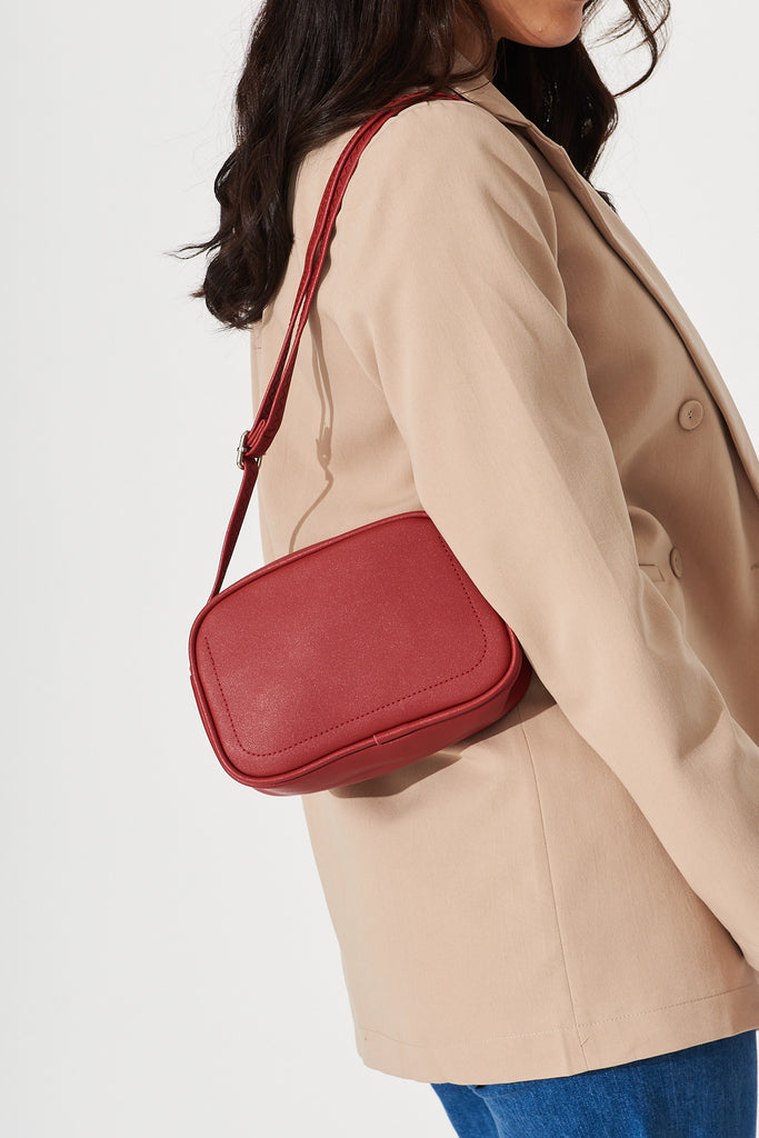 August + Delilah Filly Crossbody Bag In Red - detail