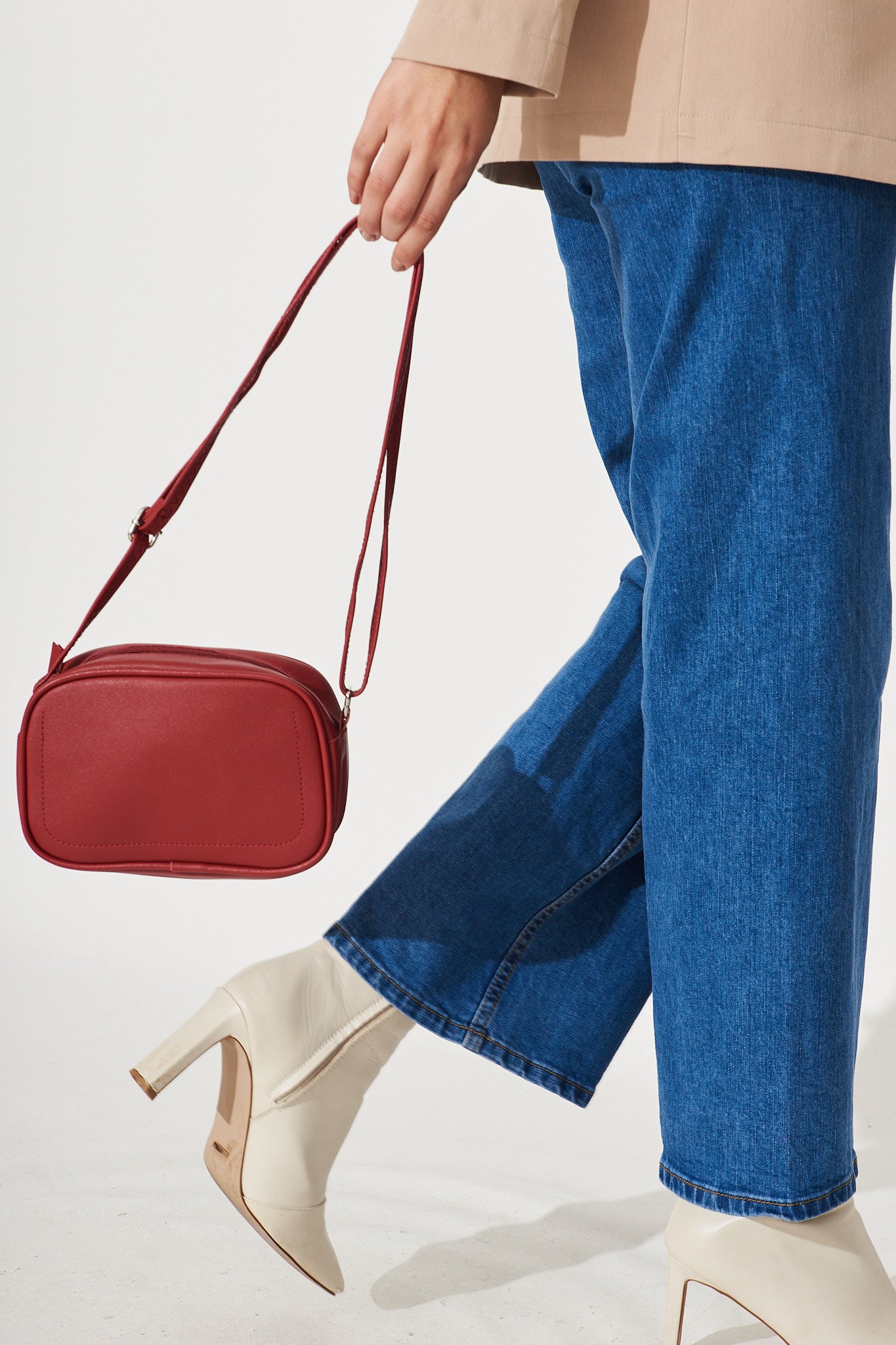 August + Delilah Filly Crossbody Bag In Red - detail