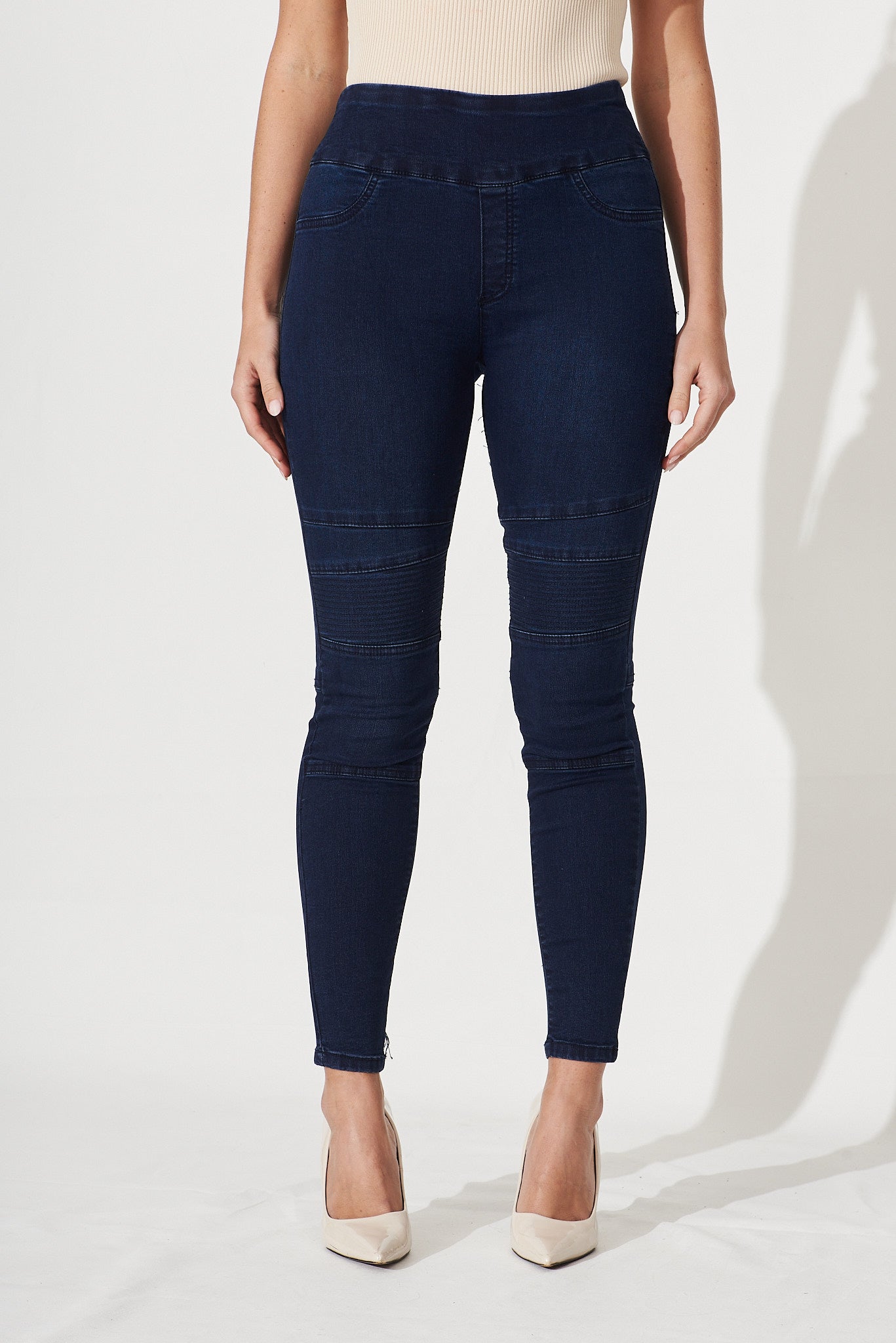 Little Lies Jegging In Dark Wash Denim - front