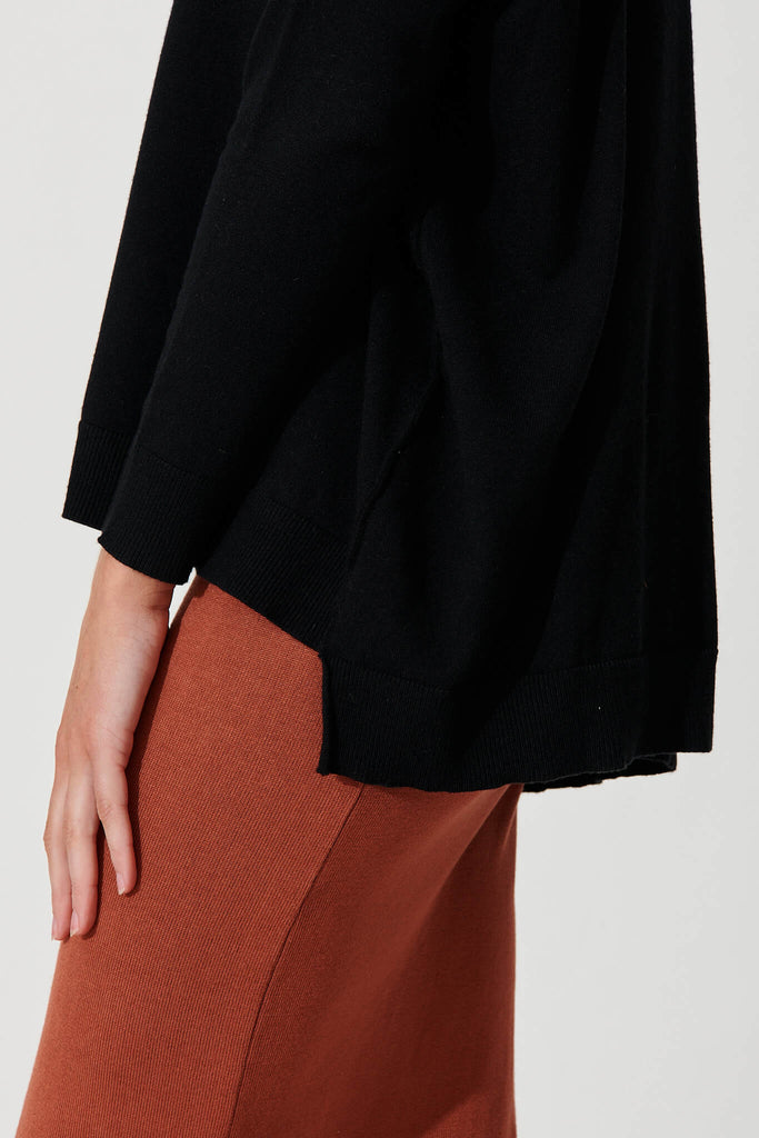 Zamira Knit In Black - detail