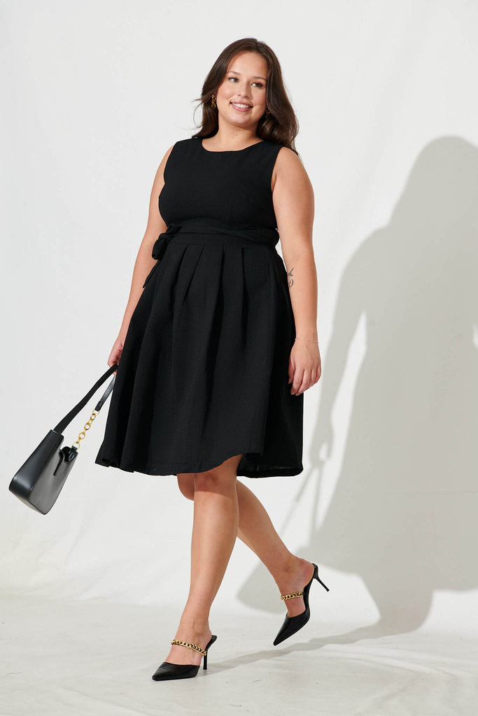 Jardin Dress In Textured Black - full length