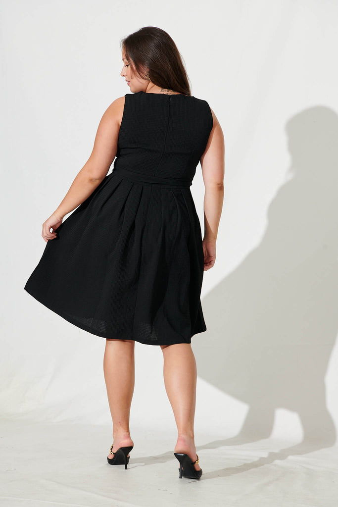 Jardin Dress In Textured Black - back