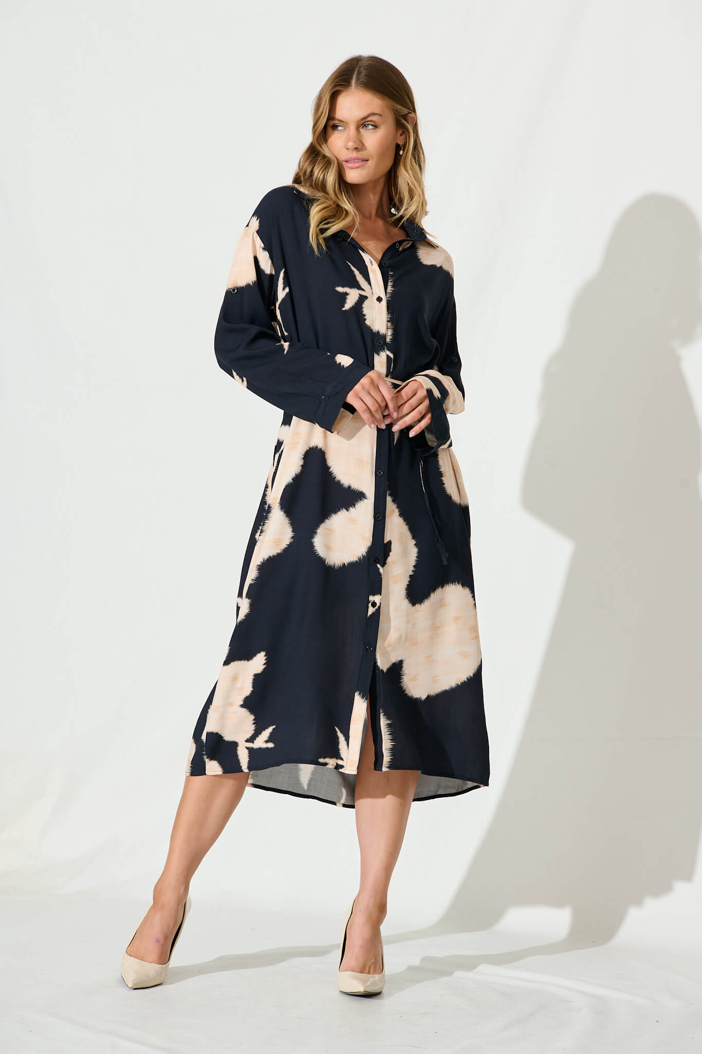 Jacqui Midi Shirt Dress In Ink With Peach Linen Blend - full length