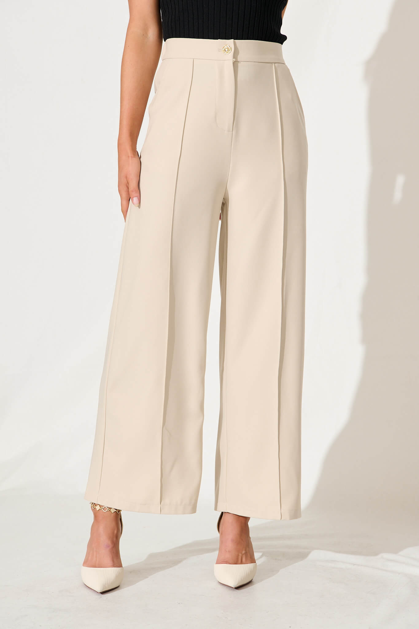 Mantra Pant In Beige - front