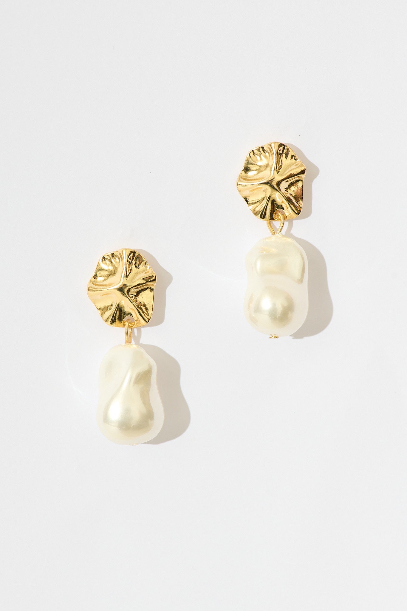 Doja Drop Earrings In Gold With Pearl - front