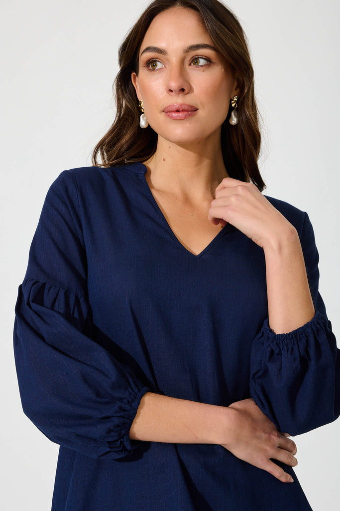 Jasper Top In Navy Linen Blend - detail