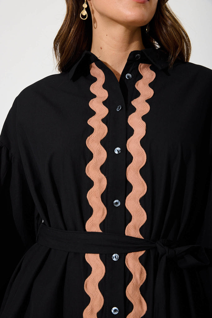 Lainey Shirt Dress In Black Cotton With Ric Rac Trim - detail