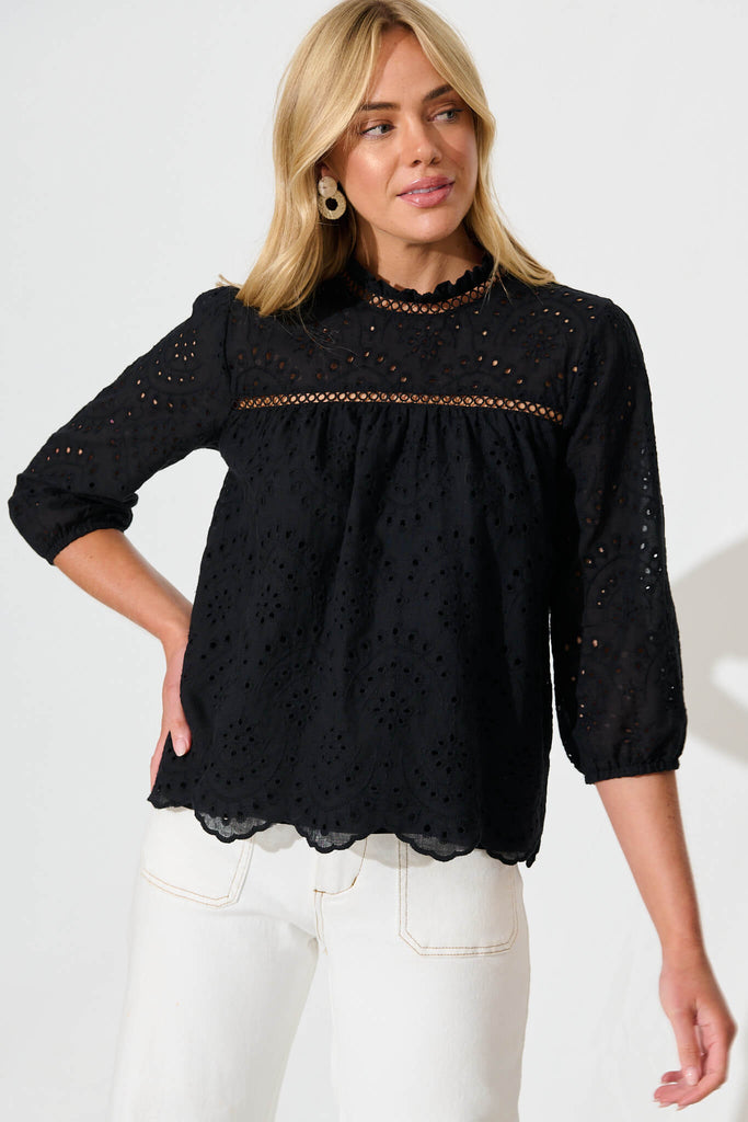 Donia Top In Black Embroidery Cotton