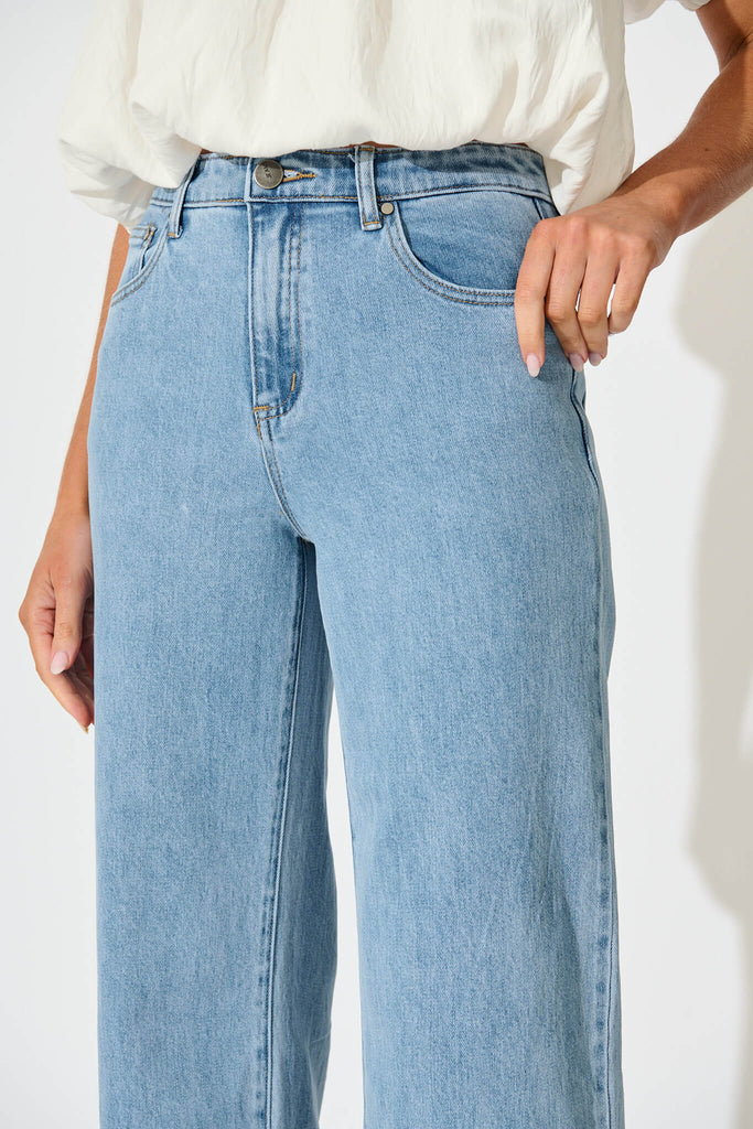 Jency Mid Rise Wide Leg Jean In Light Blue Denim - detail