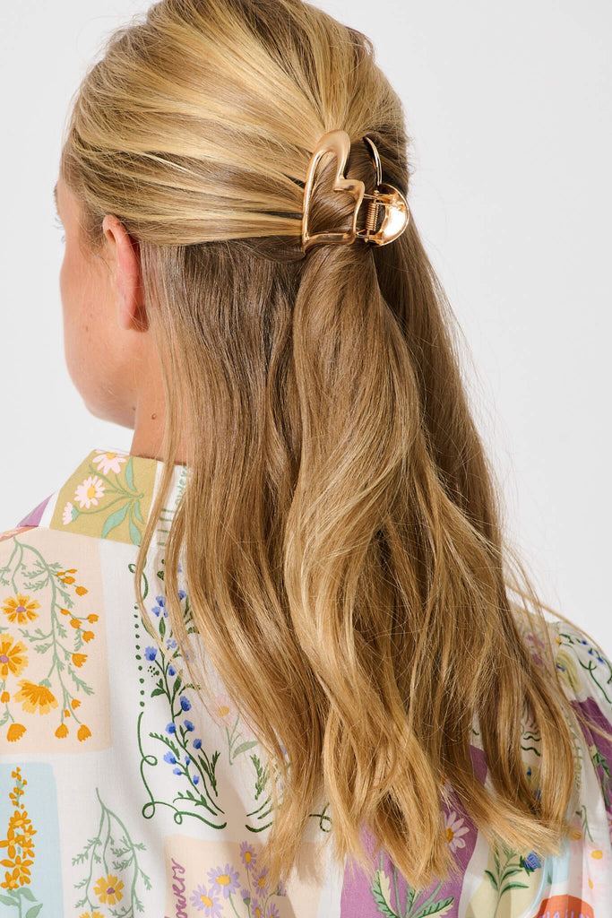 Ann Heart Hair Claw in Gold - product on model back