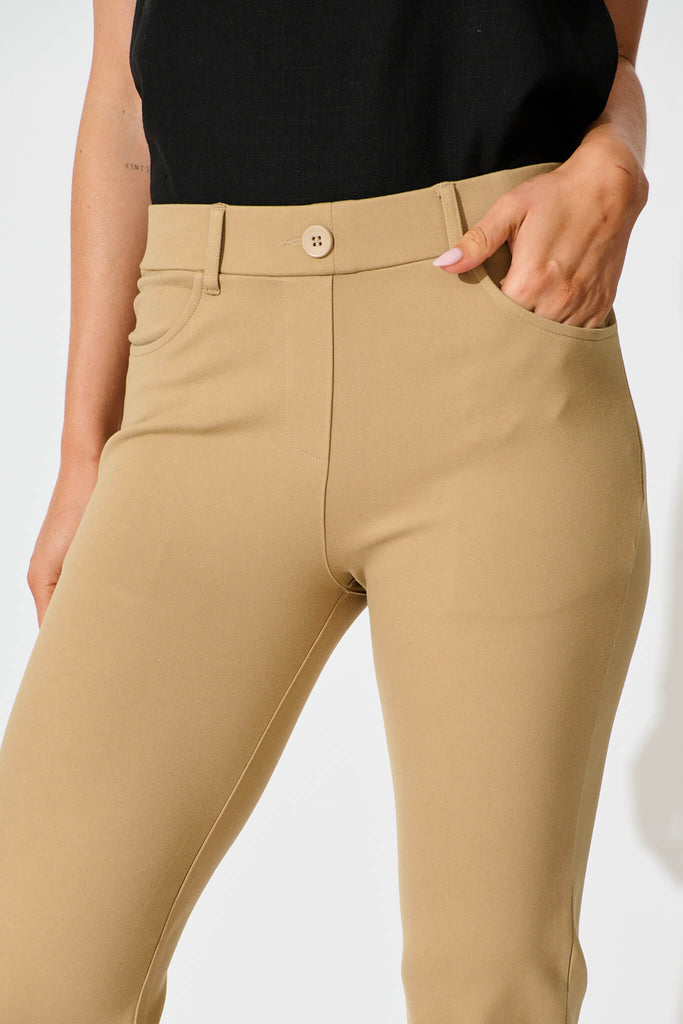 Workflow Stretch Straight Leg Pocket Pant in Caramel detail