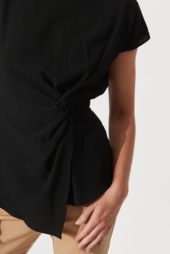 Thania Top In Black Crepe - detail